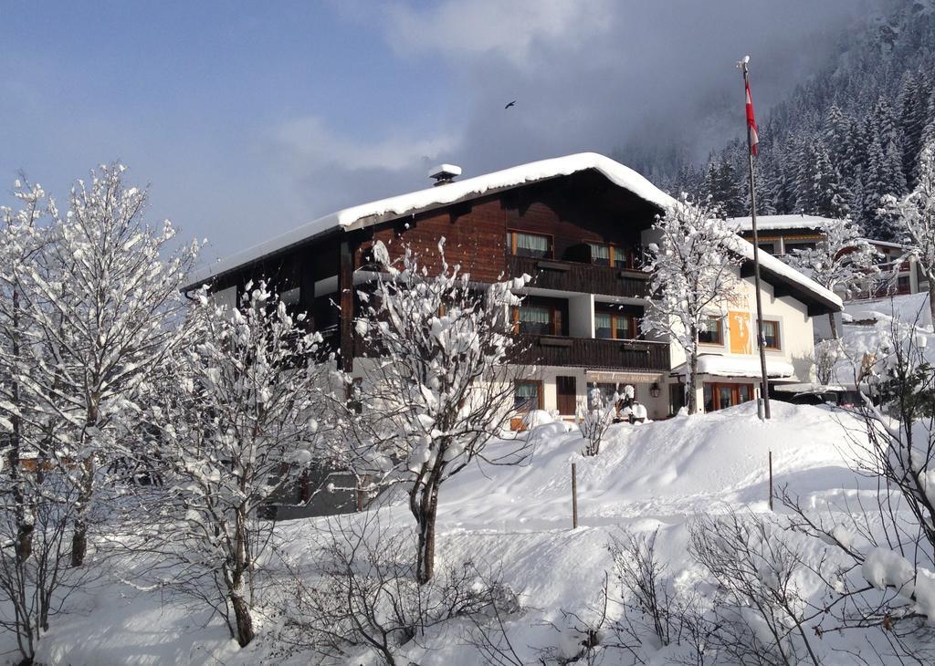 Gasthof-Pension Wulfenia Gargellen Exterior foto